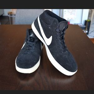 Nike Mid-High Eric Koston Signature SB Shoe
